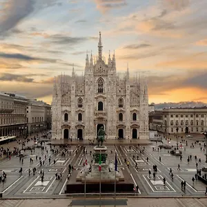 Hl - Brera, Garibaldi, Moscova, Duomo, Montenapoleone Milan